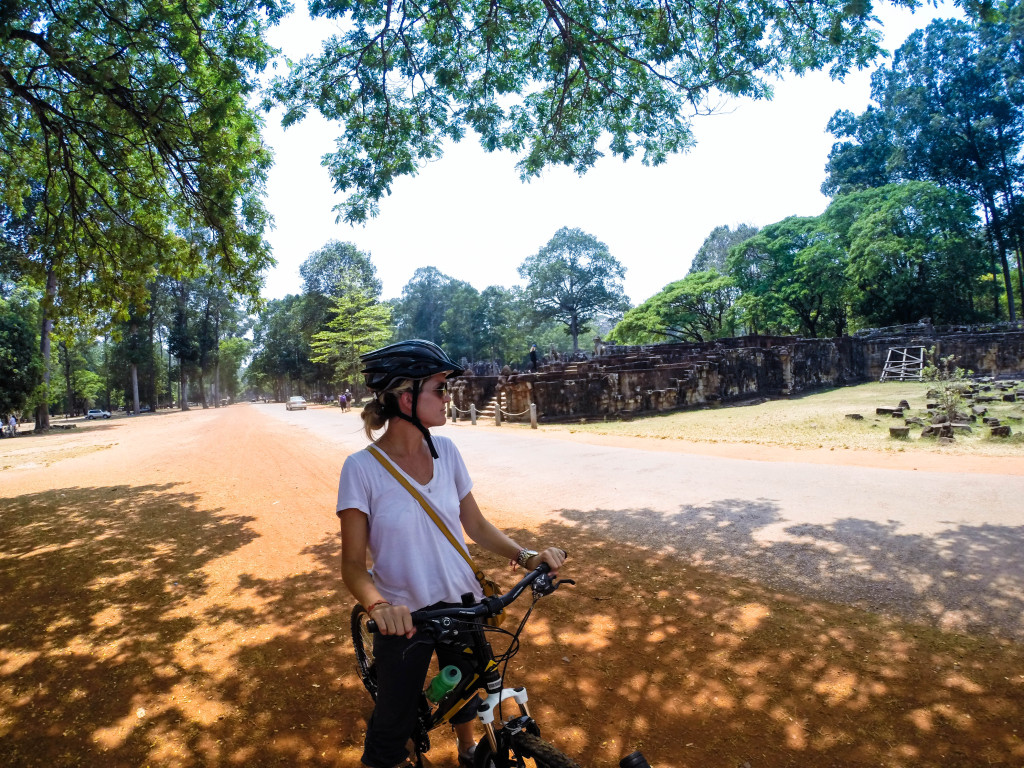 grasshopper bike tour angkor war