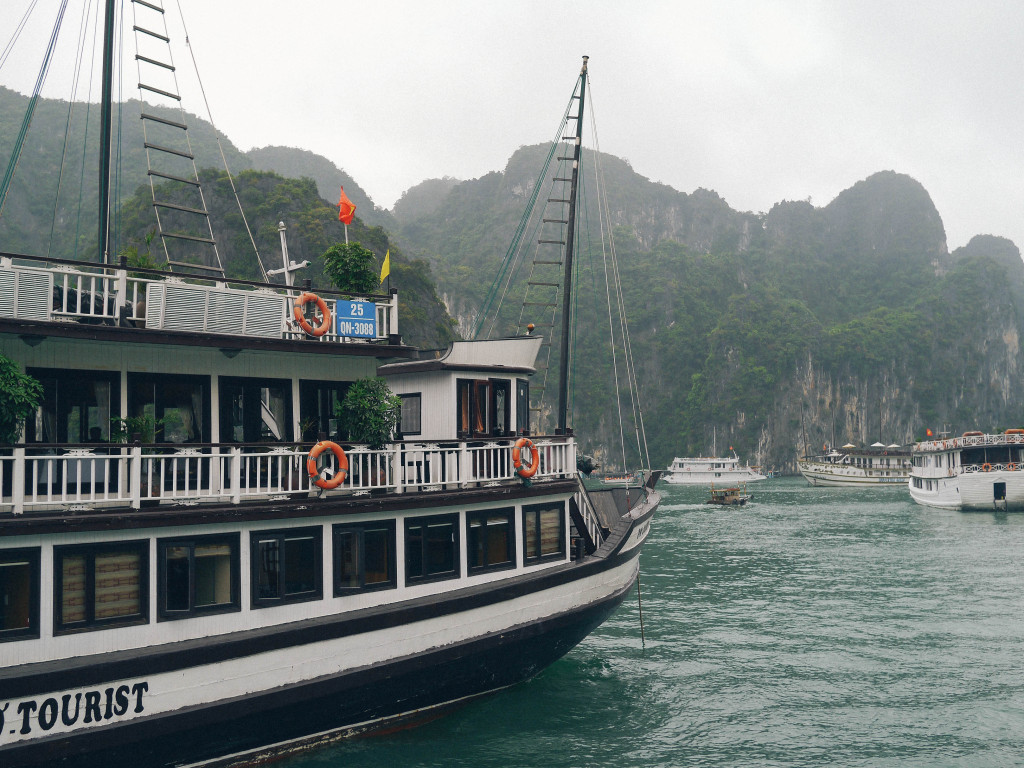 halong bay vietnam galaxy premium