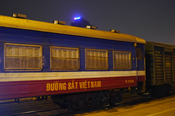 king express tourist train hanoi to lao cai