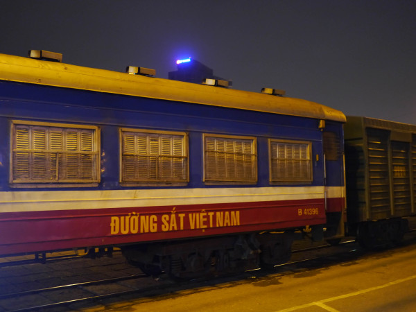 king express tourist train hanoi to lao cai